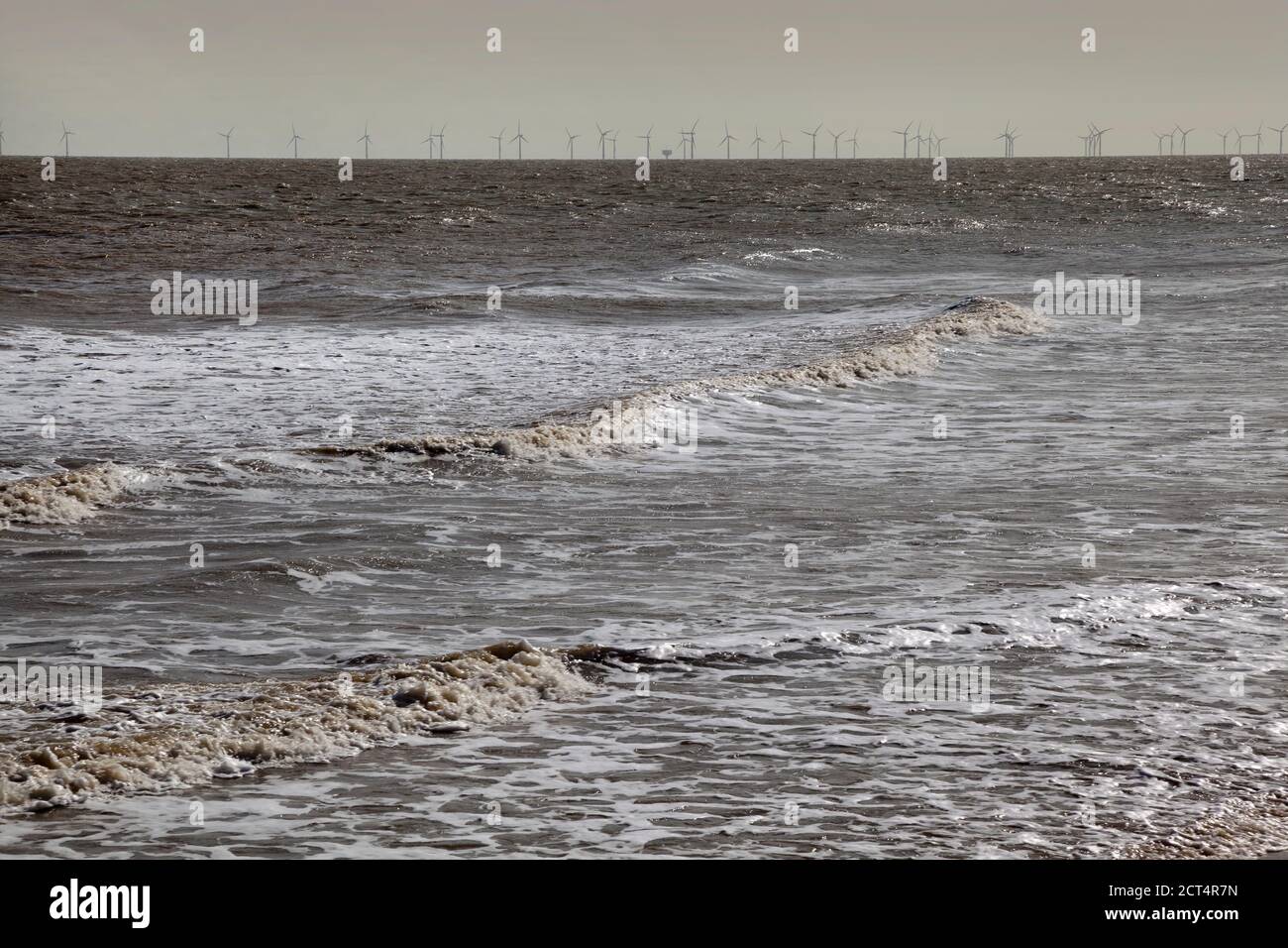 Gunfleet Sands Offshore Windpark, Windturbinen im Meer, vor der Küste von Clacton, Essex, Großbritannien Stockfoto