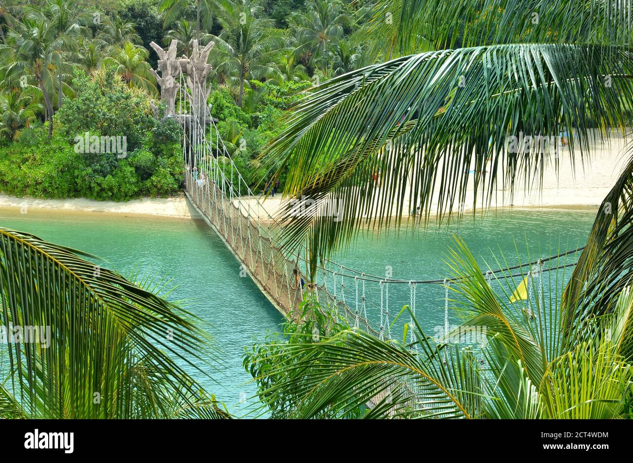 Brücke, die Palawan Beach mit dem südlichsten Punkt Kontinentalasiens verbindet Stockfoto