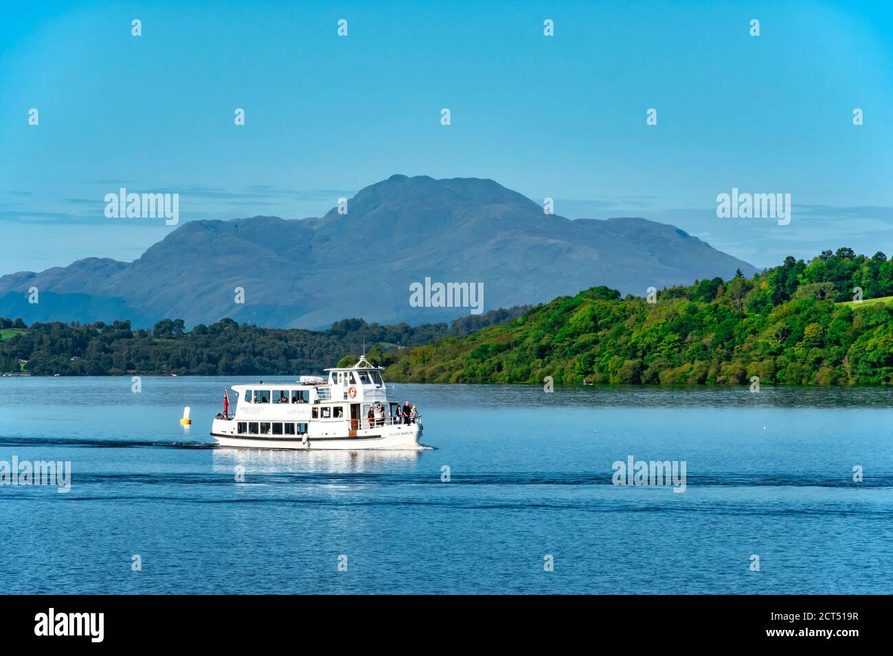 Sweeney's Cruise Co. Silver Martin am Loch Lomond mit Ben Lomond hinter dem Hotel in Richtung Loch Lomond Shores Balloch West Dunbartonshire Schottland Großbritannien Stockfoto