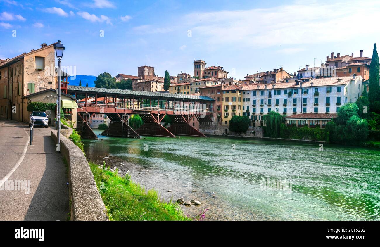Schöne mittelalterliche Städte von Italien -malerischen Bassano del Grappa mit berühmter Brücke, Provinz Vicenza, Region Venetien Stockfoto