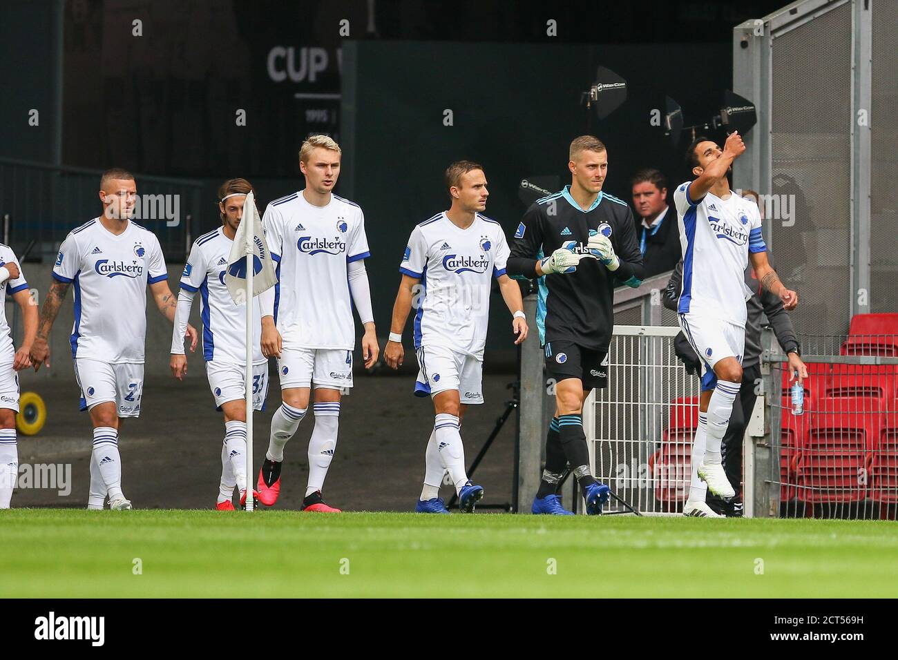 Kopenhagen, Dänemark. September 2020. Die Spieler des FC Kopenhagen sahen, wie sie kurz vor dem 3F Superliga-Spiel zwischen dem FC Kopenhagen und Broendby im Park in Kopenhagen ins Feld eindeilten. (Foto Kredit: Gonzales Foto/Alamy Live News Stockfoto