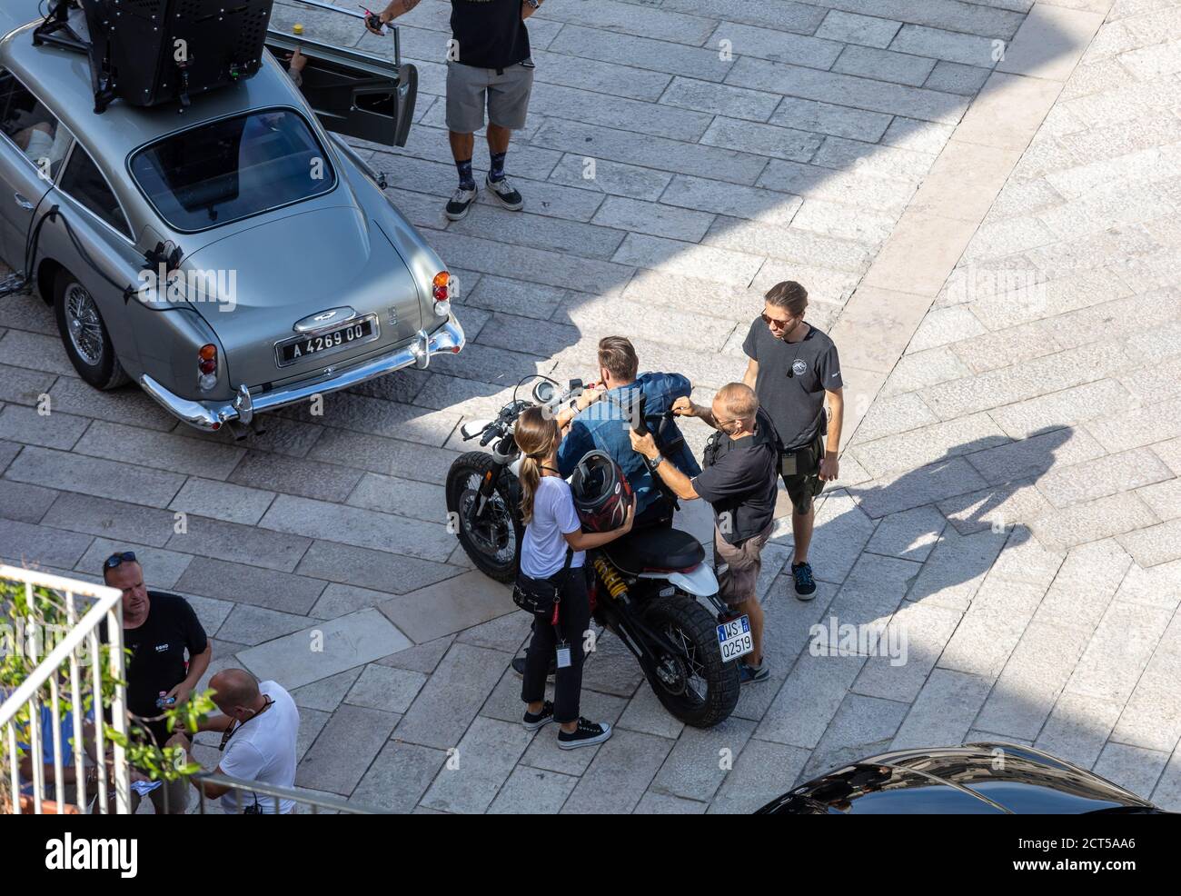 Matera, Italien - 15. September 2019: Bond 25, Aston Martin DB5 ausgestattet mit allen Geräten für die Aufnahme von Verfolgungsszenen aus dem Film "keine Zeit zu sterben" in Stockfoto