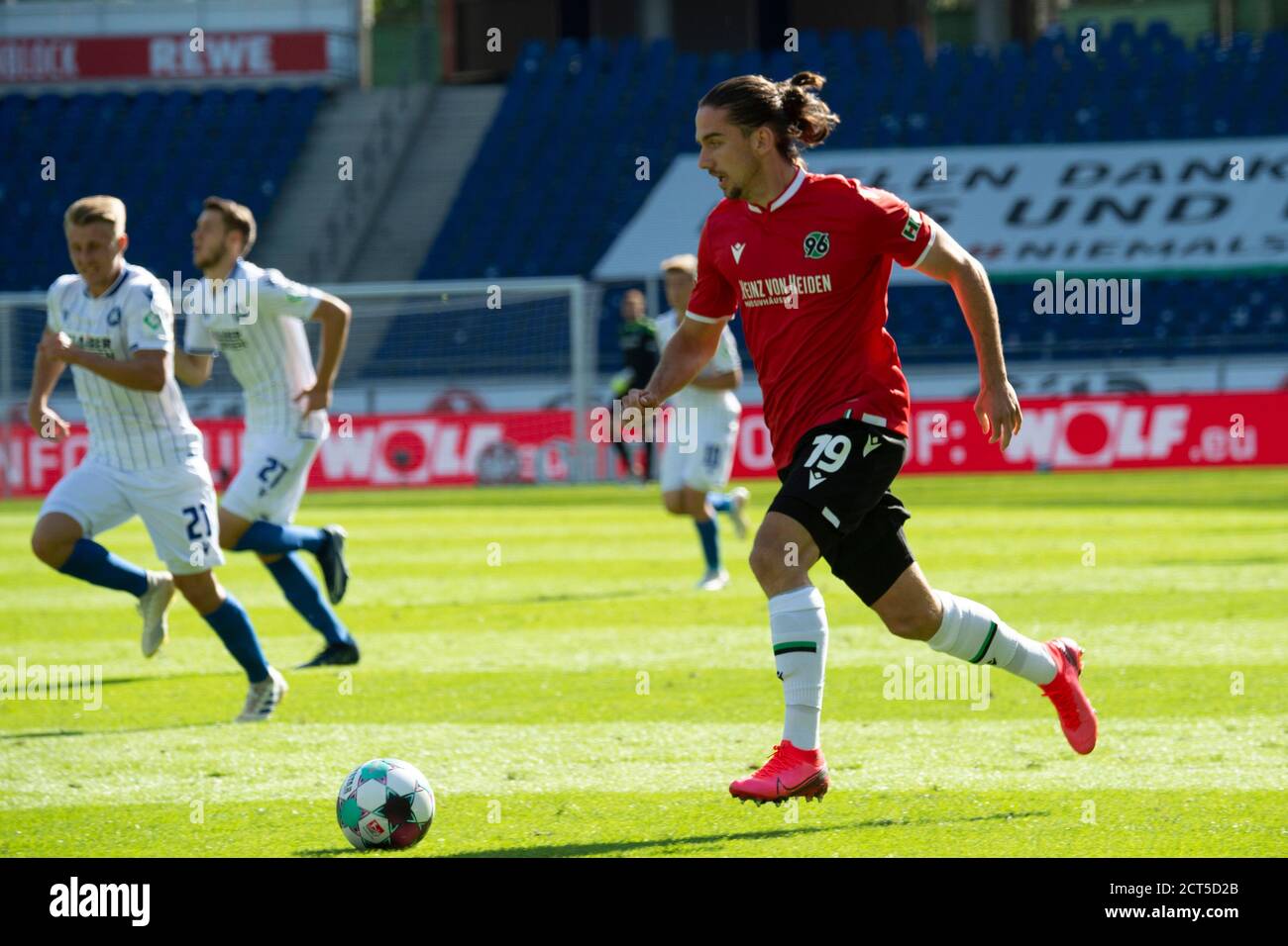 Valmir SULEJMANI (H), Einzelaktion mit Ball, Aktion, Fußball 2. Bundesliga, 1. Spieltag, Hannover 96 (H) - Karlsruher SC (KA), am 19. September 2020 in Hannover/Deutschland. ¬ Verwendung weltweit Stockfoto