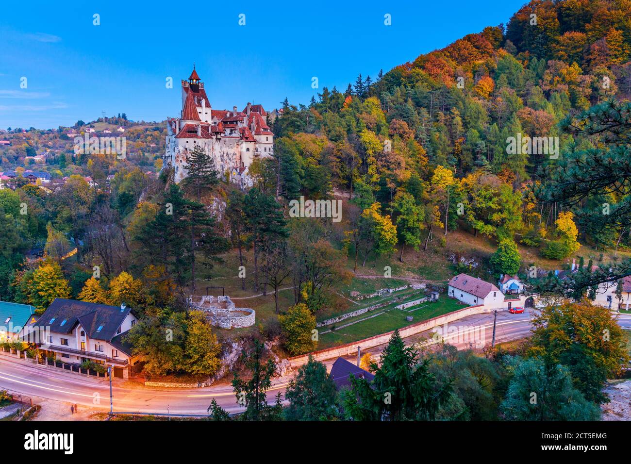 Brasov, Transylvania. Rumänien. Die mittelalterliche Burg Bran, bekannt für den Mythos von Dracula. Stockfoto