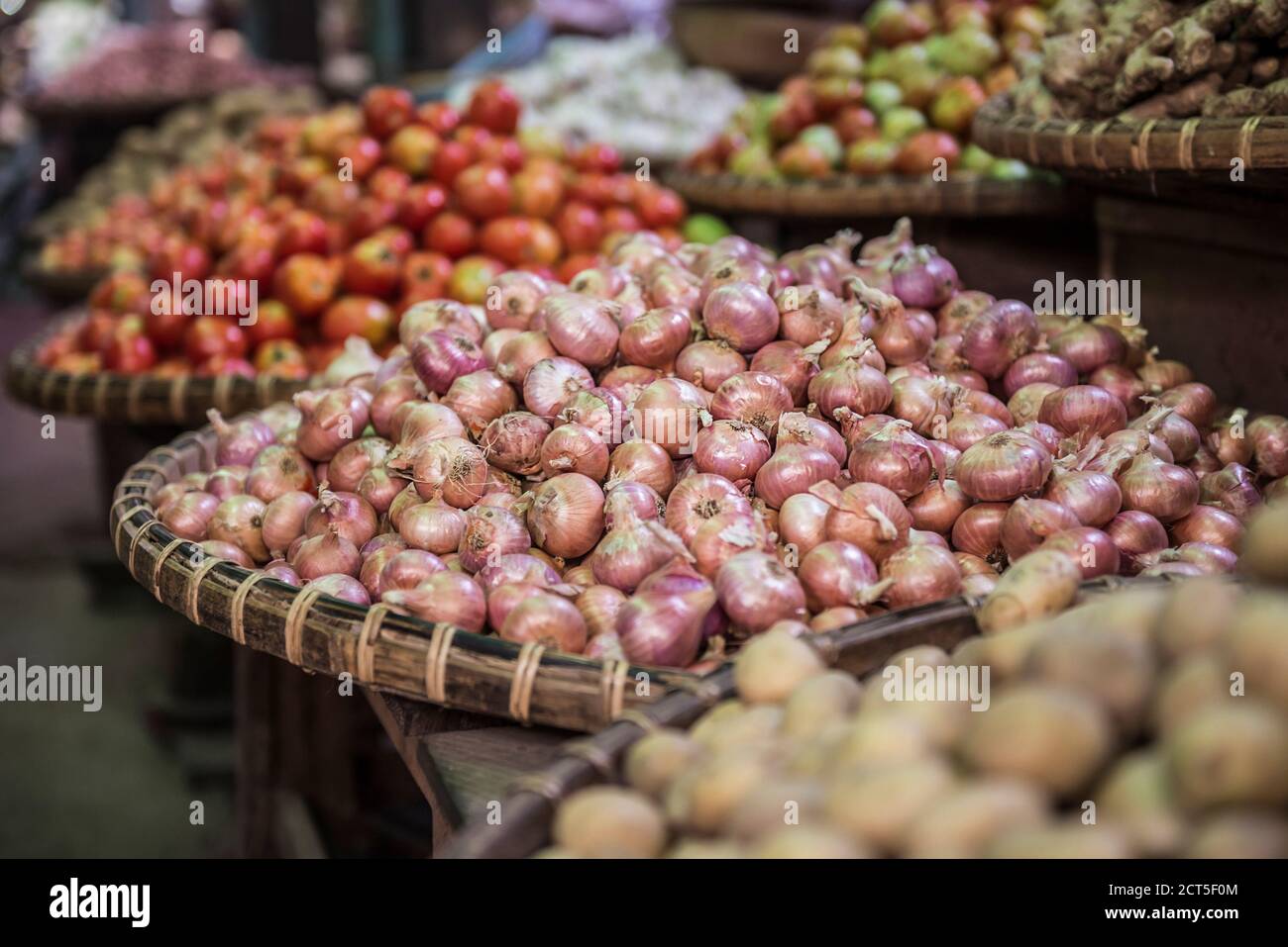 Zwiebeln auf dem Pyin Oo Lwin Markt, Myanmar (Burma) Stockfoto