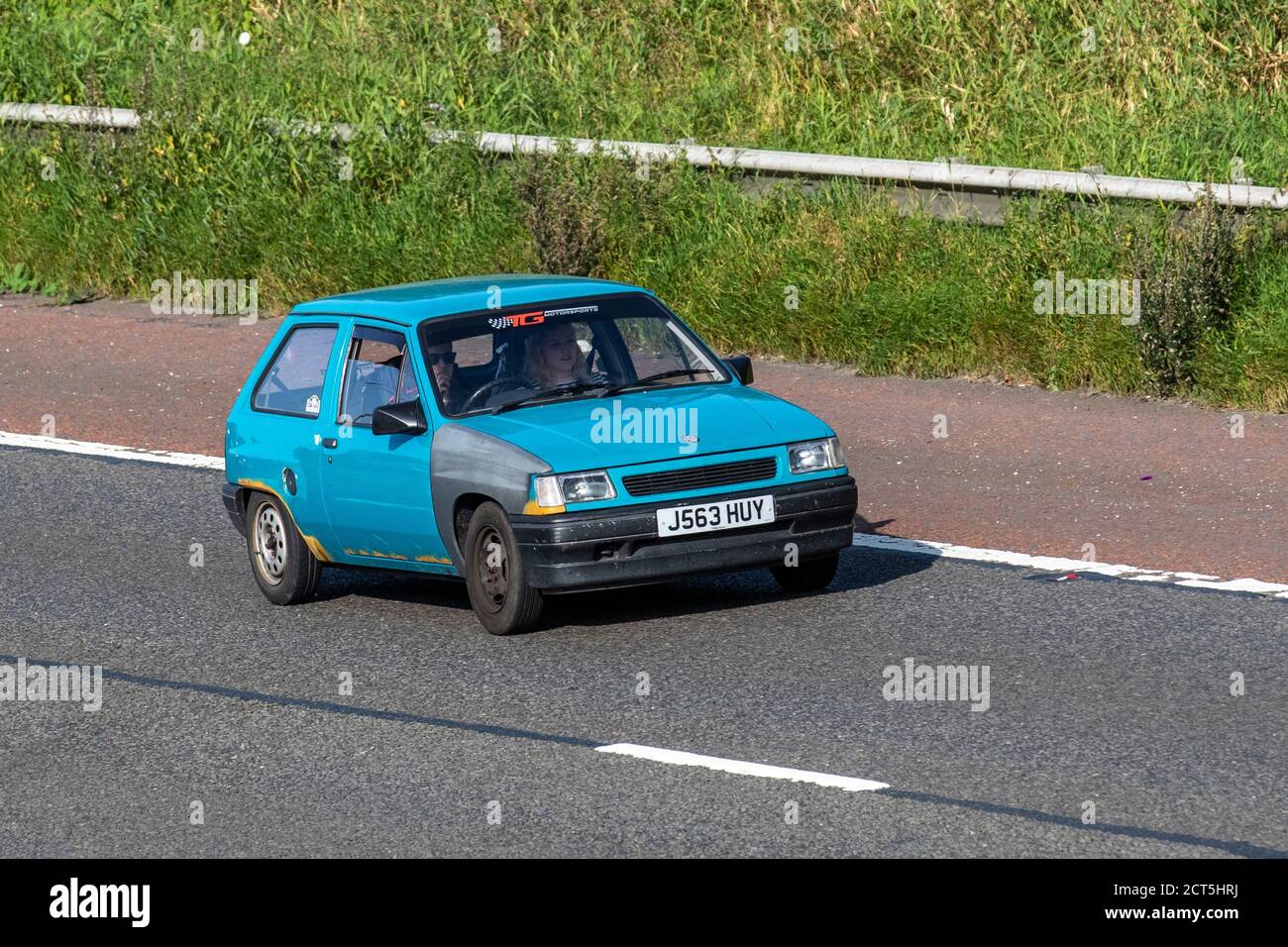 1992 90s neunziger Jahre blauer alter Banger Vauxhall Nova FUN; Fahrzeugverkehr bewegte Fahrzeuge, Autos, die Fahrzeuge auf britischen Straßen fahren, Motoren, auf dem Autobahnnetz der Autobahn M6 fahren. Stockfoto