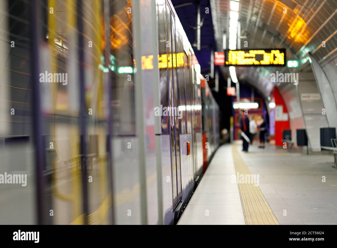 Köln, Deutschland. September 2020. Gleisbereich mit Bahnsteig-Kante an einer U-Bahn-Station. (Themenbild, Symbolbild) Köln, 16.09.2020 Quelle: dpa/Alamy Live News Stockfoto