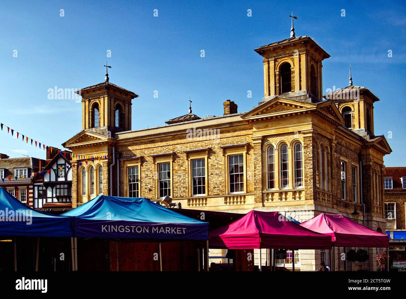 Old Town Hall und Kingston Market, Market Place, Kingston upon Thames, Greater London, England, Großbritannien Stockfoto