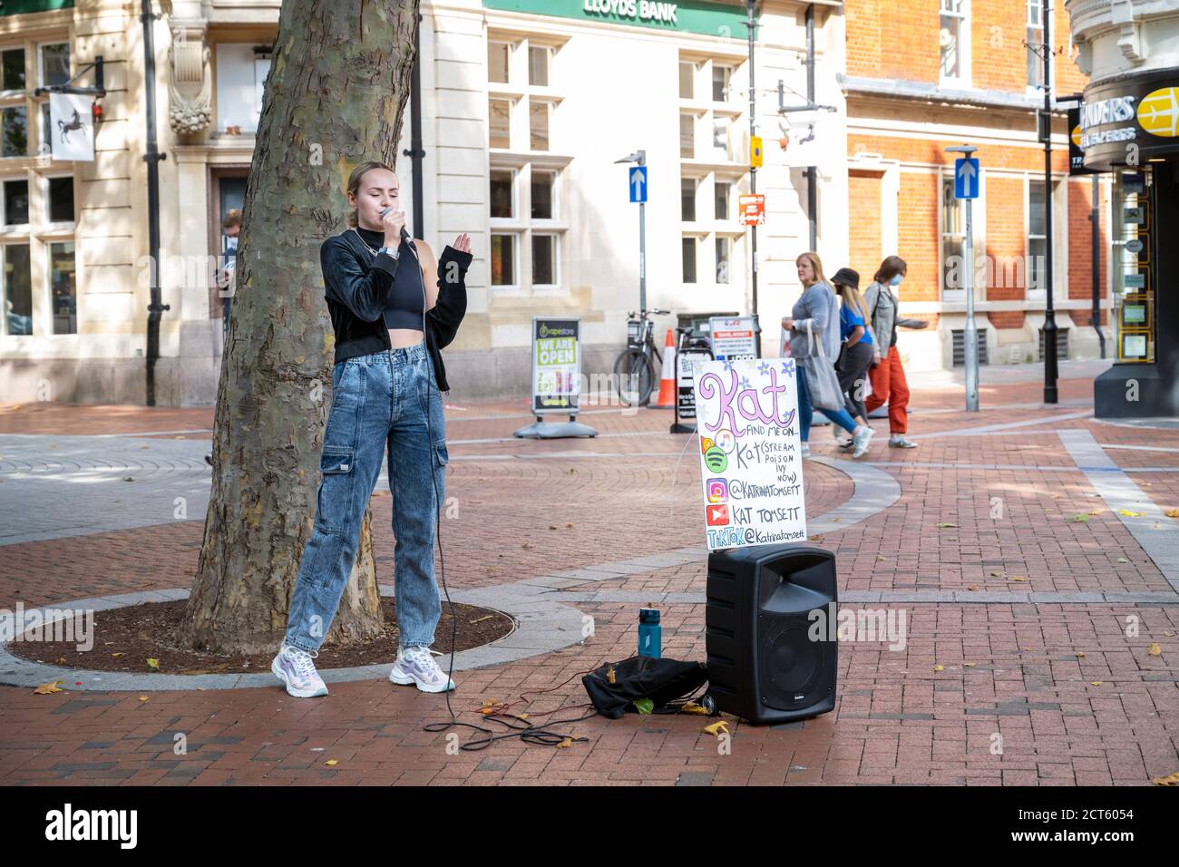 Sänger Kat Tomsett in Reading UK Stockfoto