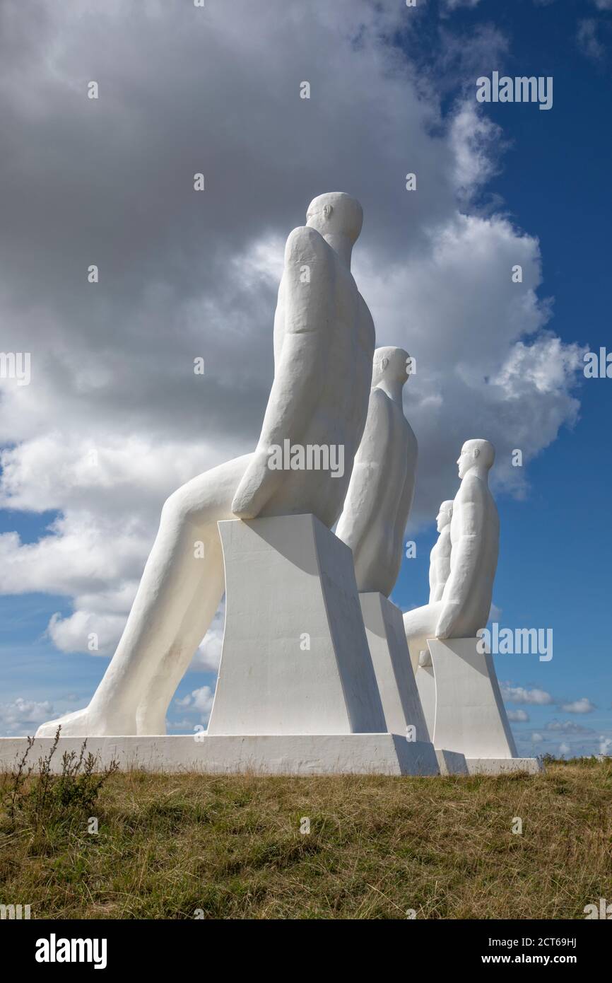 Esbjerg, Dänemark - 27. August 2020: Der kolossale Scultpure „Men at Sea“ von Svend Wiig Hansen am Ufer nahe dem Hafen der Stadt. Dänischer Name des Stockfoto