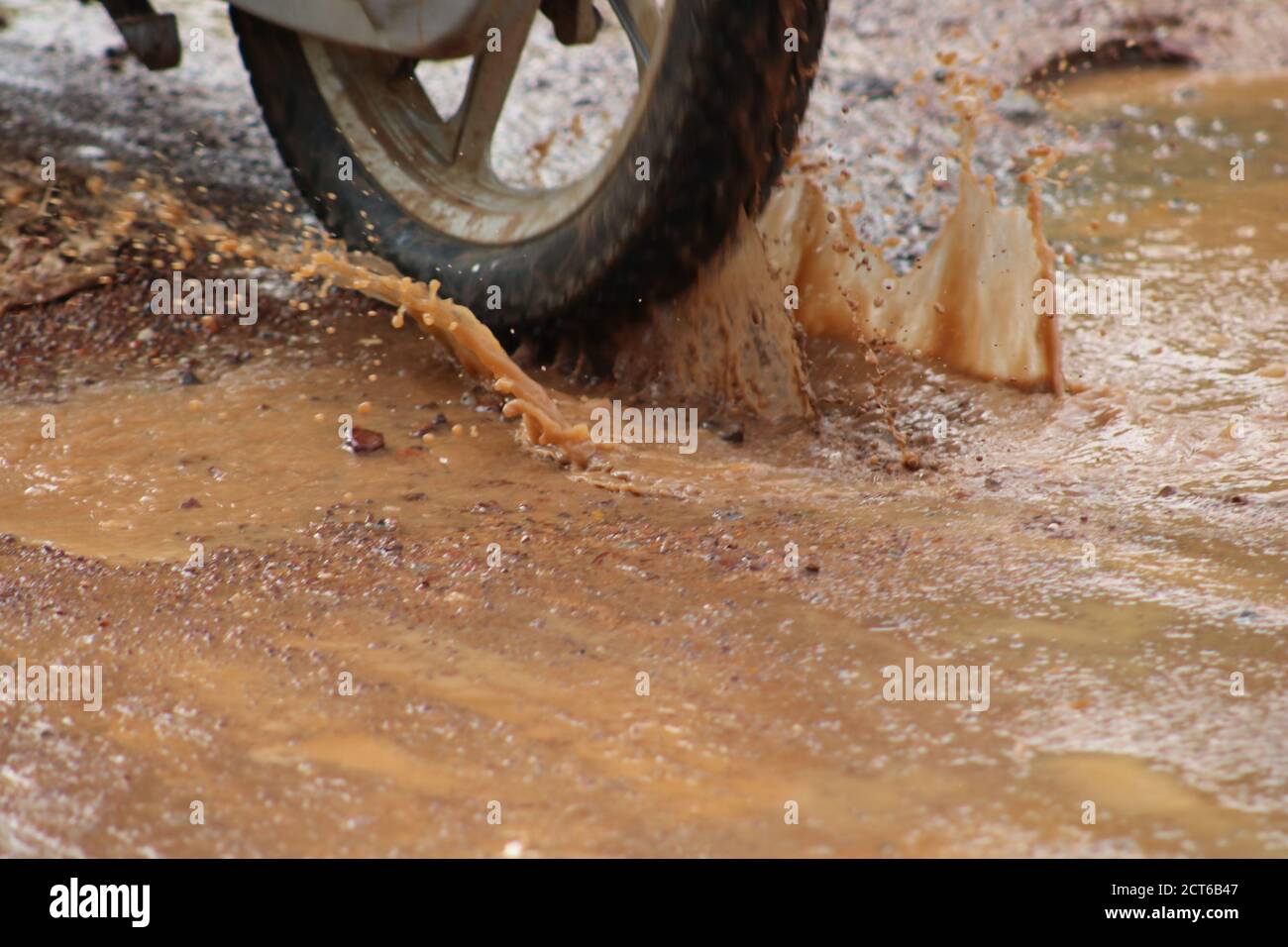 Motorrad fahren im regen Fotos und Bildmaterial in hoher Auflösung Alamy