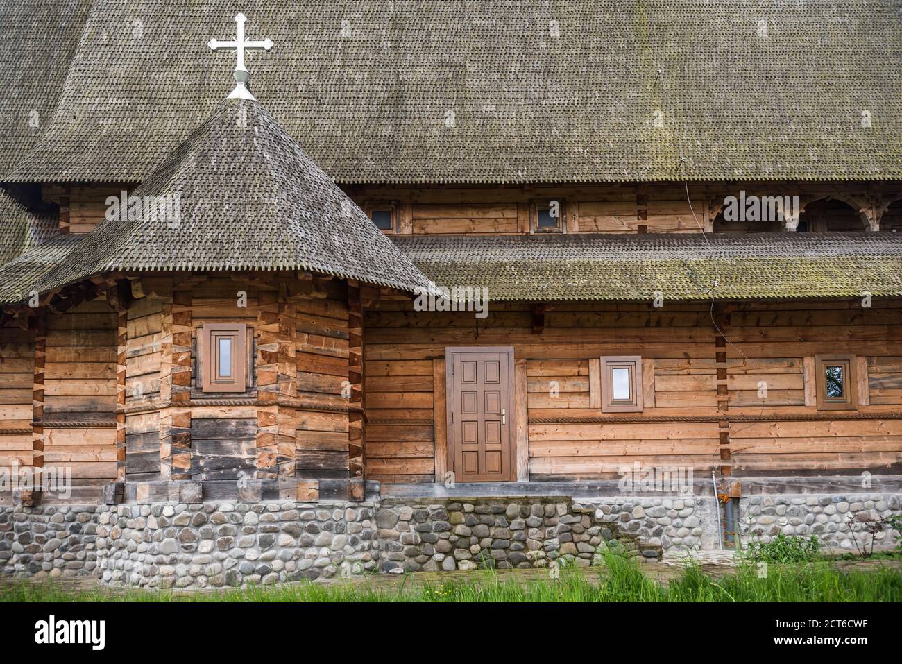 Holzkirche in Leud, Teil der UNESCO-Liste "Holzkirchen von Maramures", Maramures, Rumänien Stockfoto
