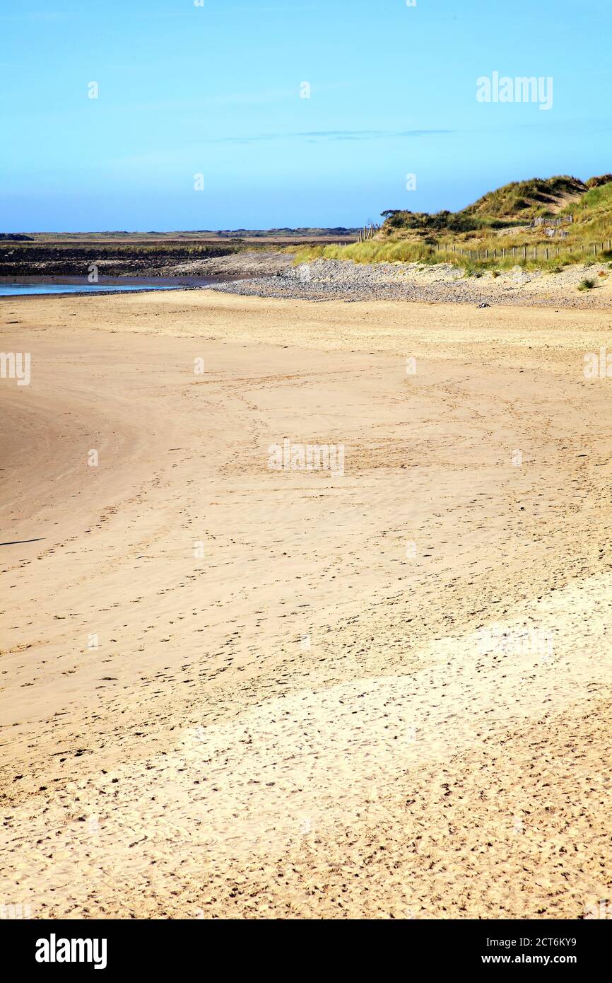 Die Sandstrandadküste von Burry Port Carmarthenshire South Wales Großbritannien an der Loughor Mündung in der Nähe der Gower Peninsular, die Ist ein beliebter Reisedesti Stockfoto