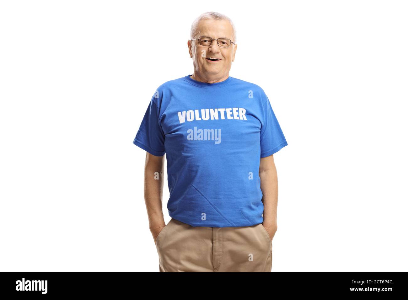Ältere Freiwillige posiert isoliert auf weißem Hintergrund Stockfoto