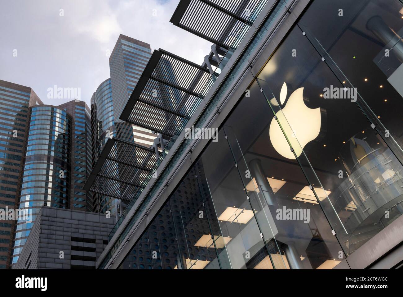 Hongkong, Hongkong, China. September 2020. Der Apple Store in der IFC Mall im Finanzviertel von Zentral-Hongkong. Quelle: Jayne Russell/ZUMA Wire/Alamy Live News Stockfoto