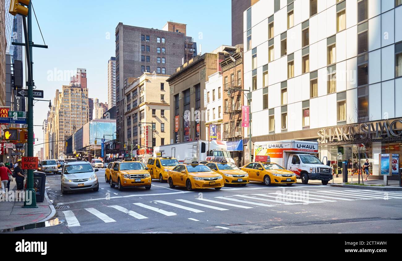 New York, USA - 15. August 2015: Autos auf einer Straße von Manhattan. Stockfoto