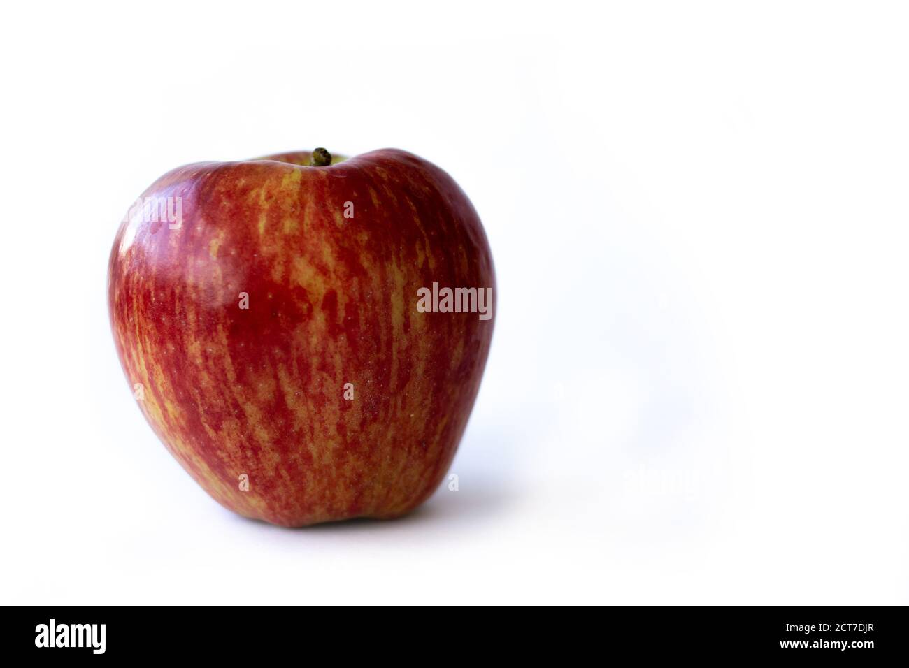 Gut aussehender roter Apfel auf weißem Hintergrund Stockfoto