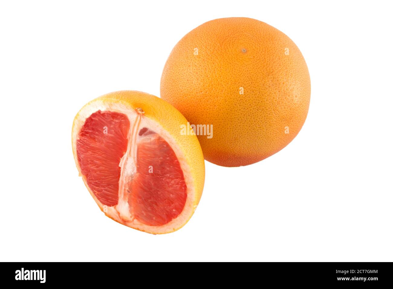Eine ganze Grapefruit und auch in Scheiben geschnittene Grapefruitstücke Ein weißer Hintergrund Stockfoto