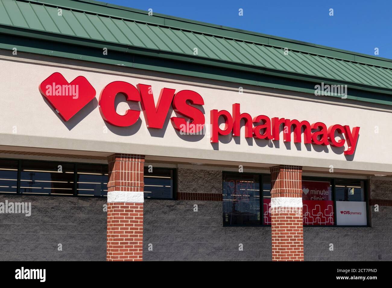 Avon - circa September 2020: CVS Apotheke Einzelhandelsstandort. CVS ist die größte Apothekenkette in den USA. Stockfoto