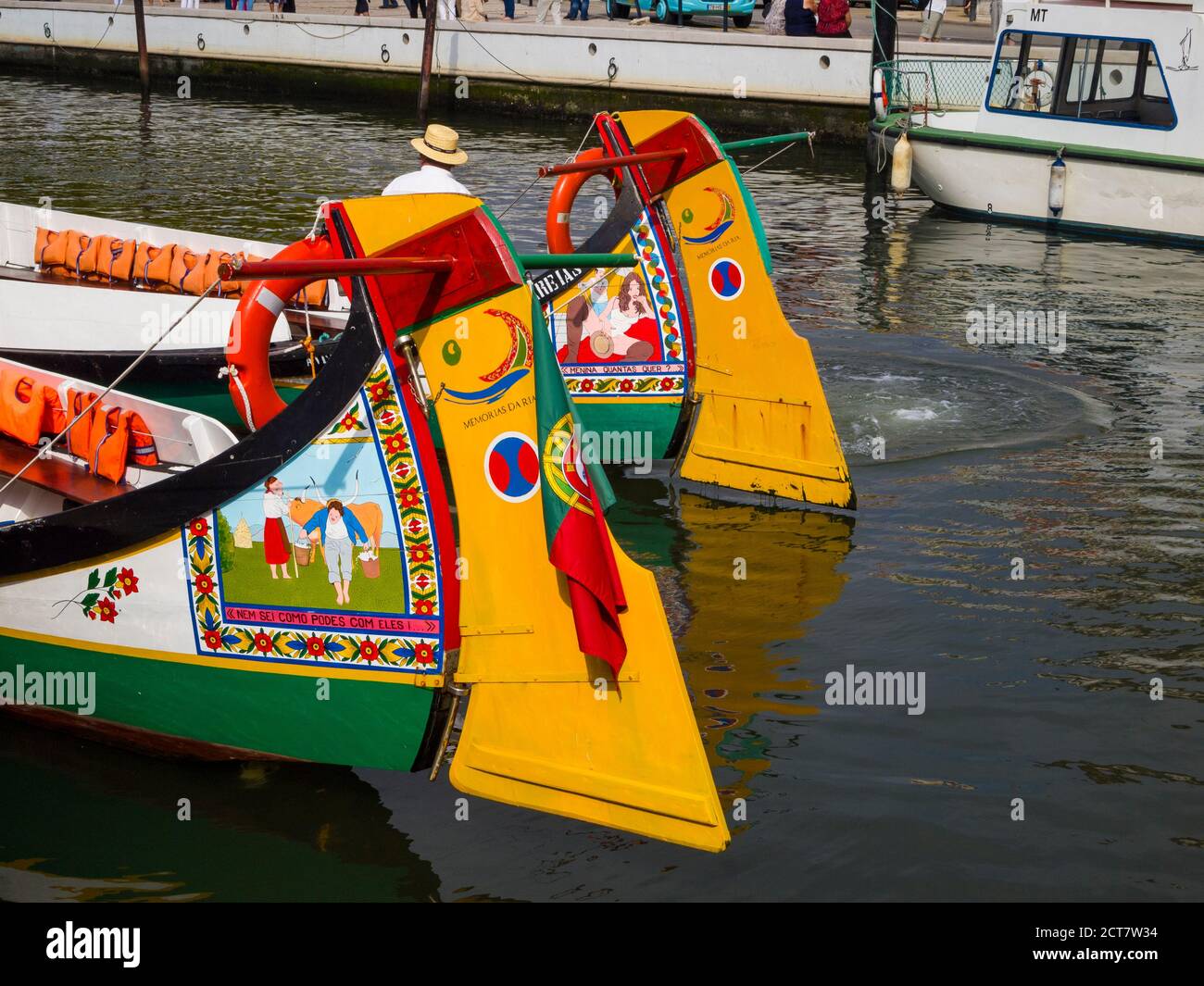 Traditionelles Moliceiro Touristenboot auf Sao Roque Kanal, Aveiro, Portugal Stockfoto