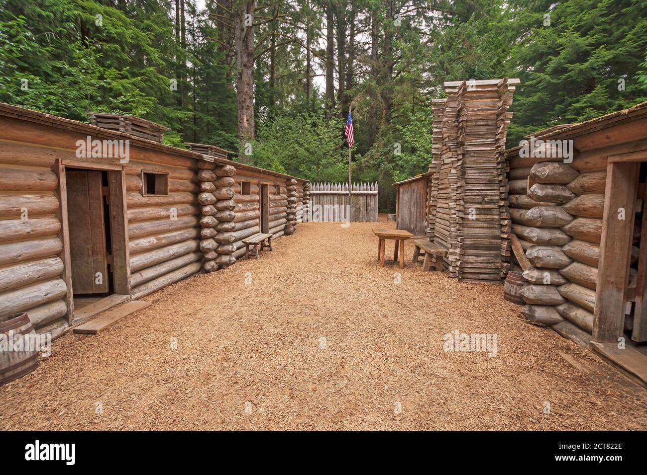 Historische Fort Clatsop Replik in den Wäldern von Lewis und Clark National Historical Park in Oregon Stockfoto