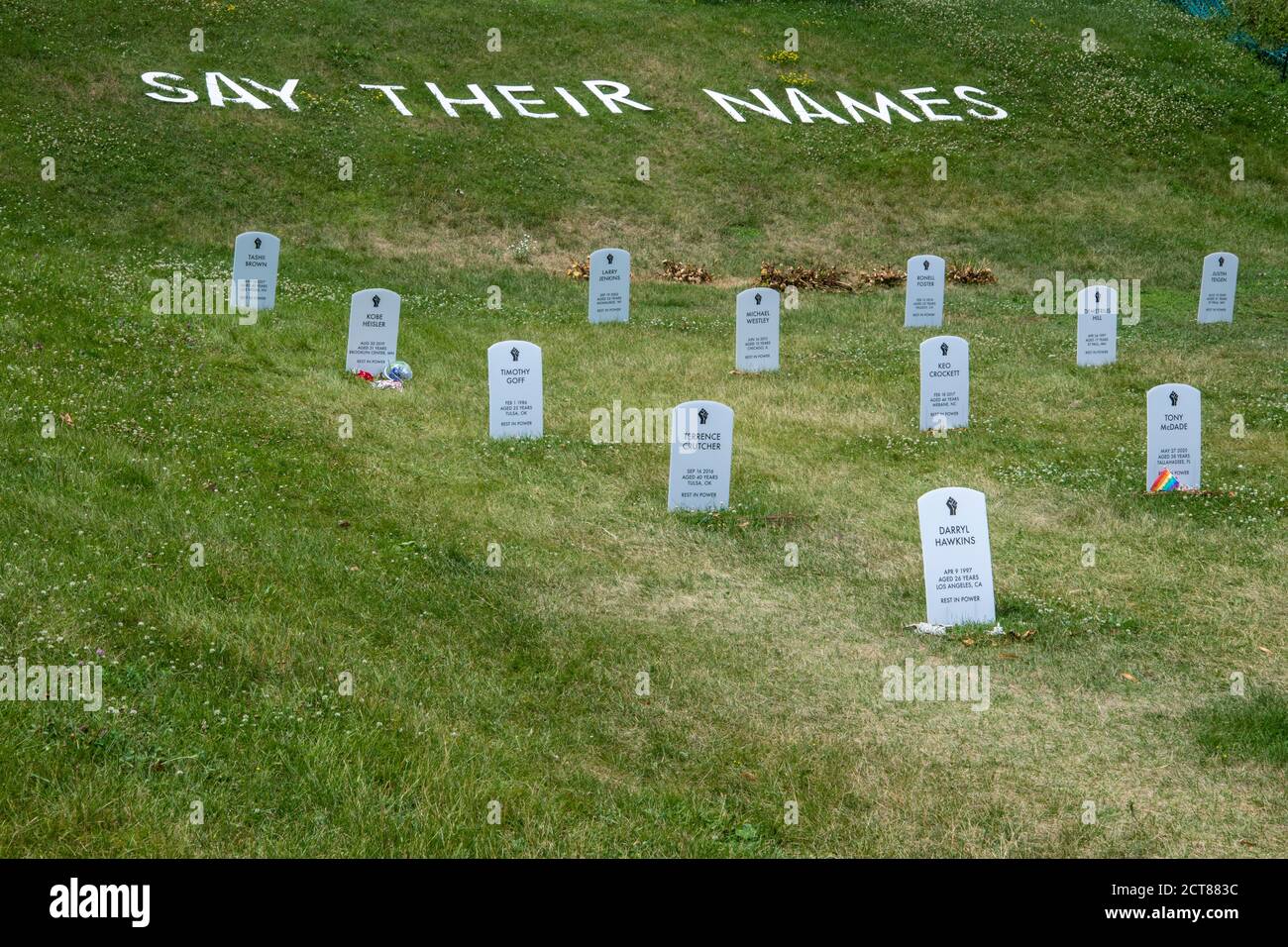 Minneapolis, Minnesota. Sagen Sie, ihr Name Friedhof hat 100 Grabsteine, die Afroamerikaner, die durch die Hände der Polizei gestorben sind. Stockfoto