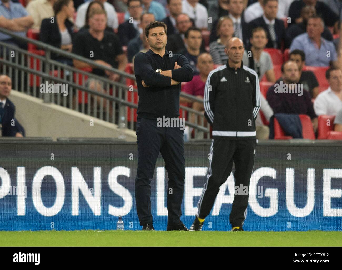 MAURICIO POCHETTINO SCHAUT GLUM TOTTENHAM HOTSPUR V ALS MONACO CHAMPIONS LEAGUE - WEMBLEY STADION Copyright Bild :© Mark Pain / Alamy Stockfoto