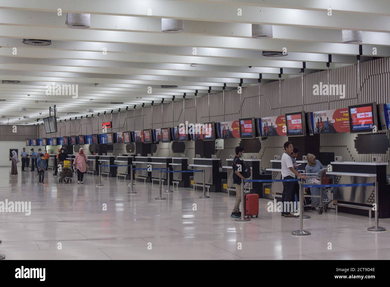 Soekarno-Hatta Flughafen Bordkarten sind ruhig, weil Semi-Lockdown verhindert die Verbreitung des Coronavirus Stockfoto