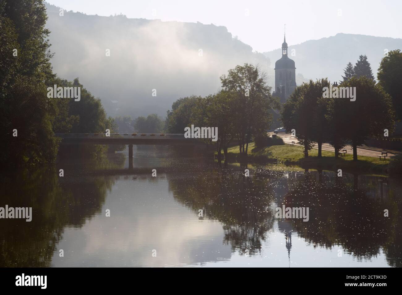 Frankreich, Blick auf Fluss Loue bei Ornans Stockfoto