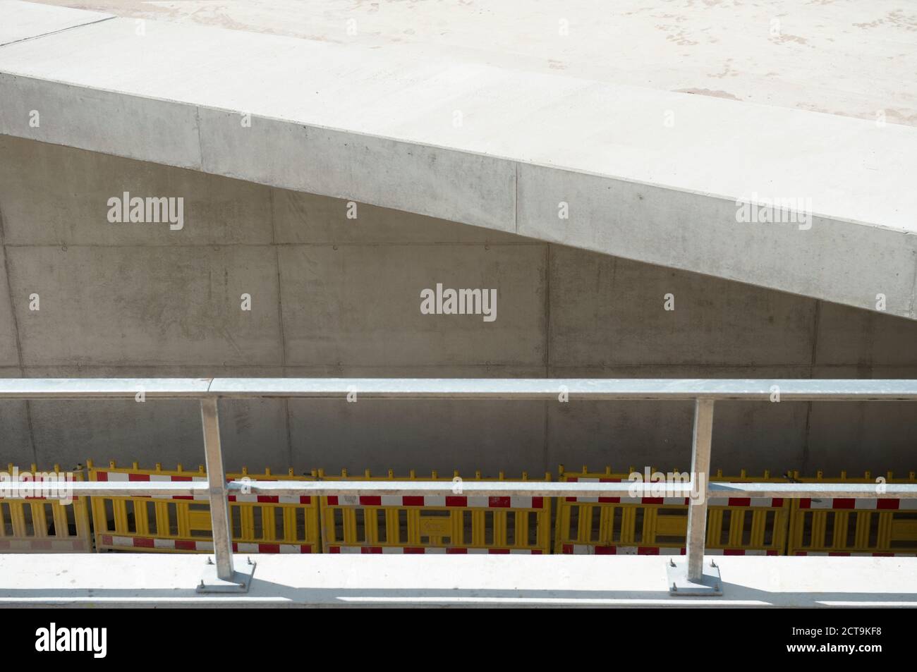 Deutschland, Nordrhein-Westfalen, Düsseldorf, Teil der Baustelle eines Parkhauses Stockfoto