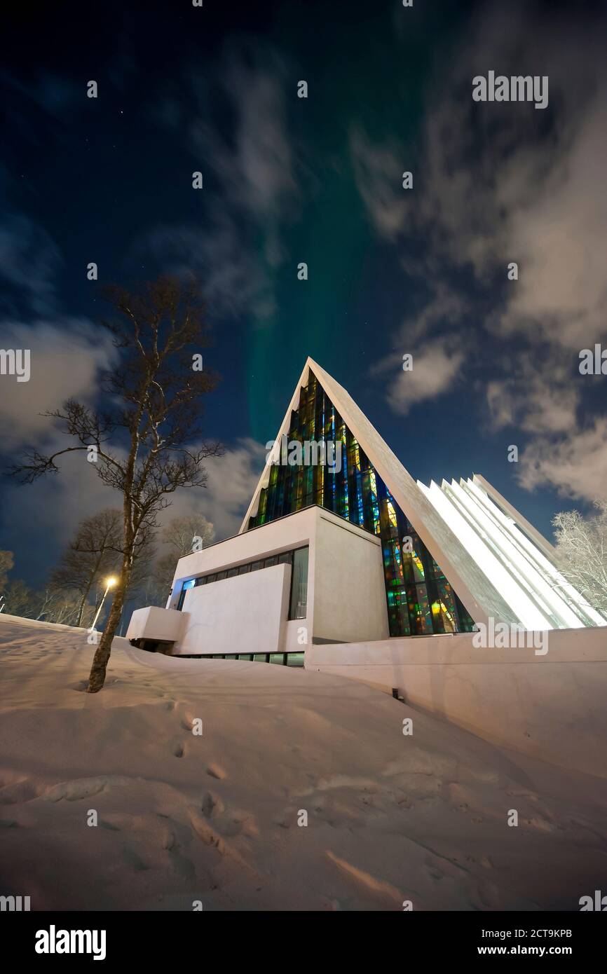 Skandinavien, Norwegen, Tromsö, Eismeerkathedrale im Winter, polare Licht Stockfoto