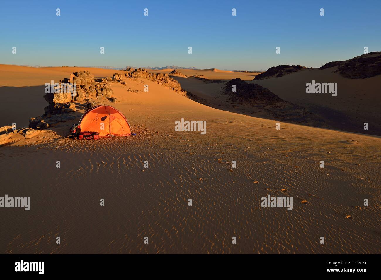 Afrika, Algerien, Sahara Wüste, Nationalpark Tassili n ' Ajjer, Zelt-Camp am Abend Stockfoto