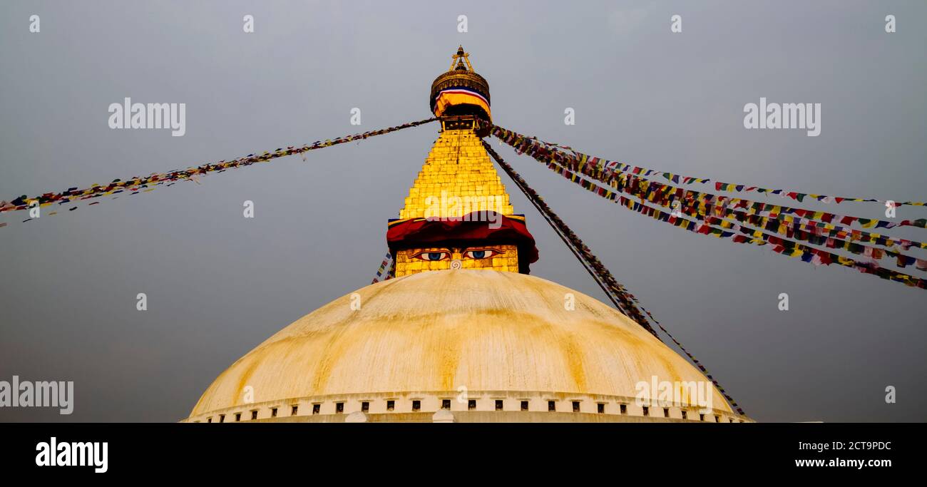 Nepal, Kathmandu, Bodnath, Heiligtum der Stupa mit Gebetsfahnen Stockfoto