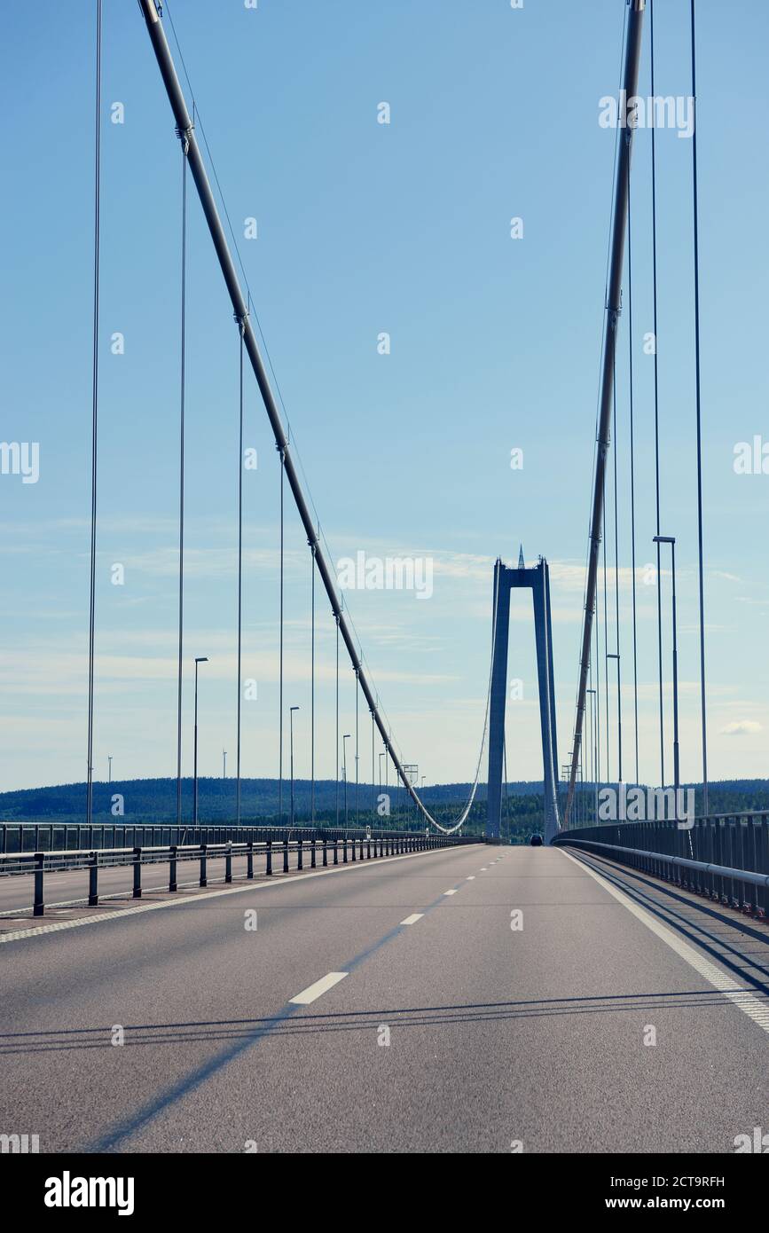 Schweden, Oernskoeldsvik, hoher Küste Brücke über dem Fluss Angermanaelven Stockfoto