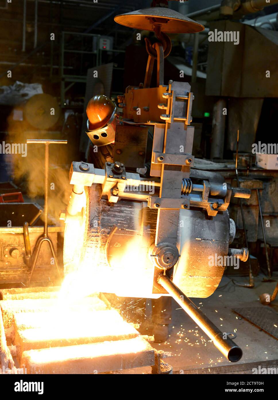 Arbeiter in einer Gießerei Stockfoto