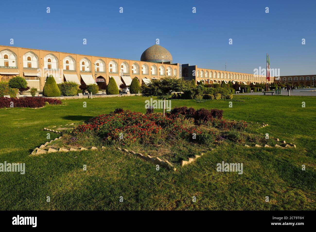 Iran, Provinz Isfahan, Isfahan, Meidan-e Emam Platz mit Sheikh Lotfallah Moschee Stockfoto