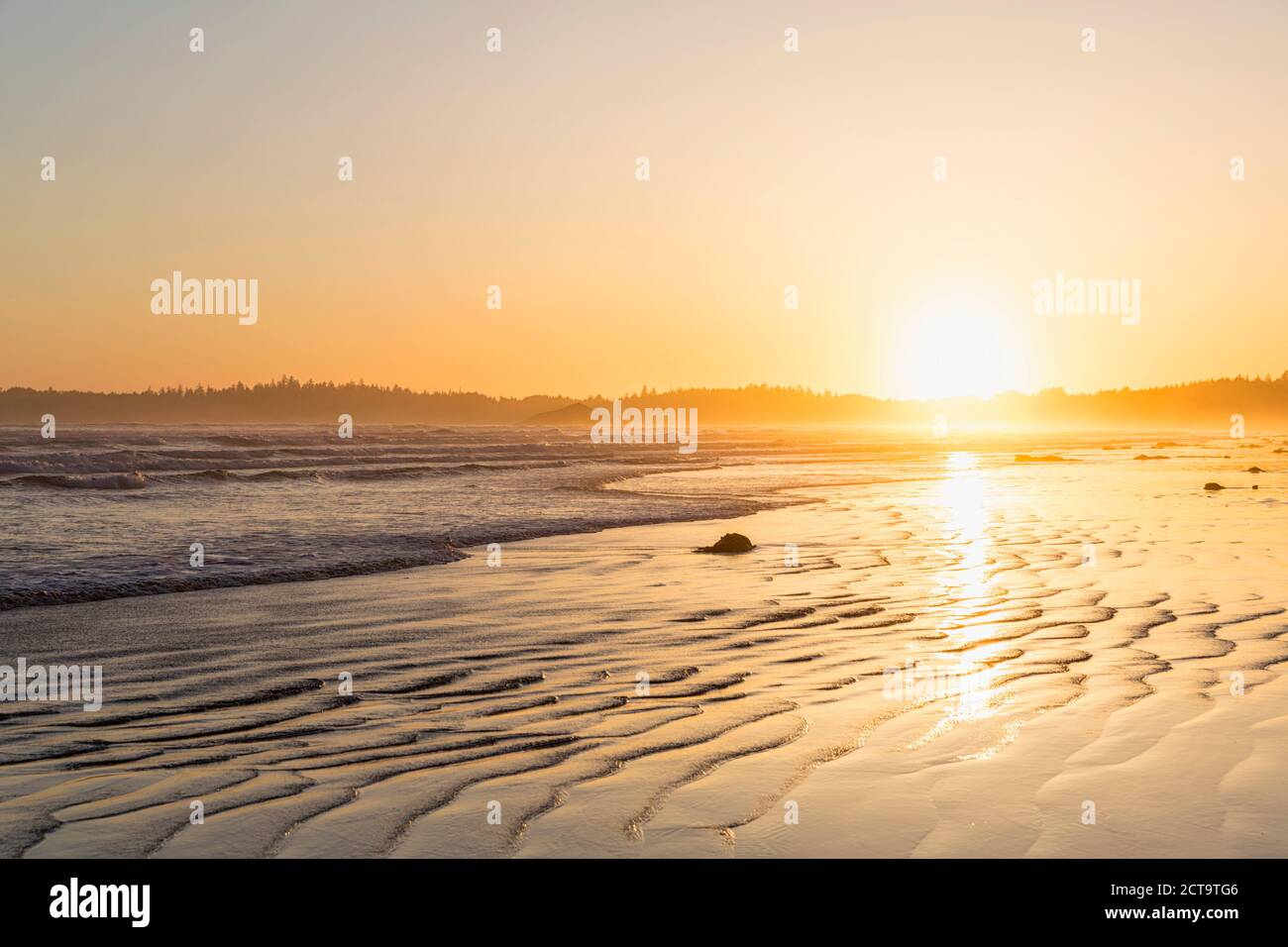 Kanada, British Columbia, Vancouver Island, Pacific Rim National Park Reserve von Kanada, langen Strand bei Sonnenaufgang Stockfoto