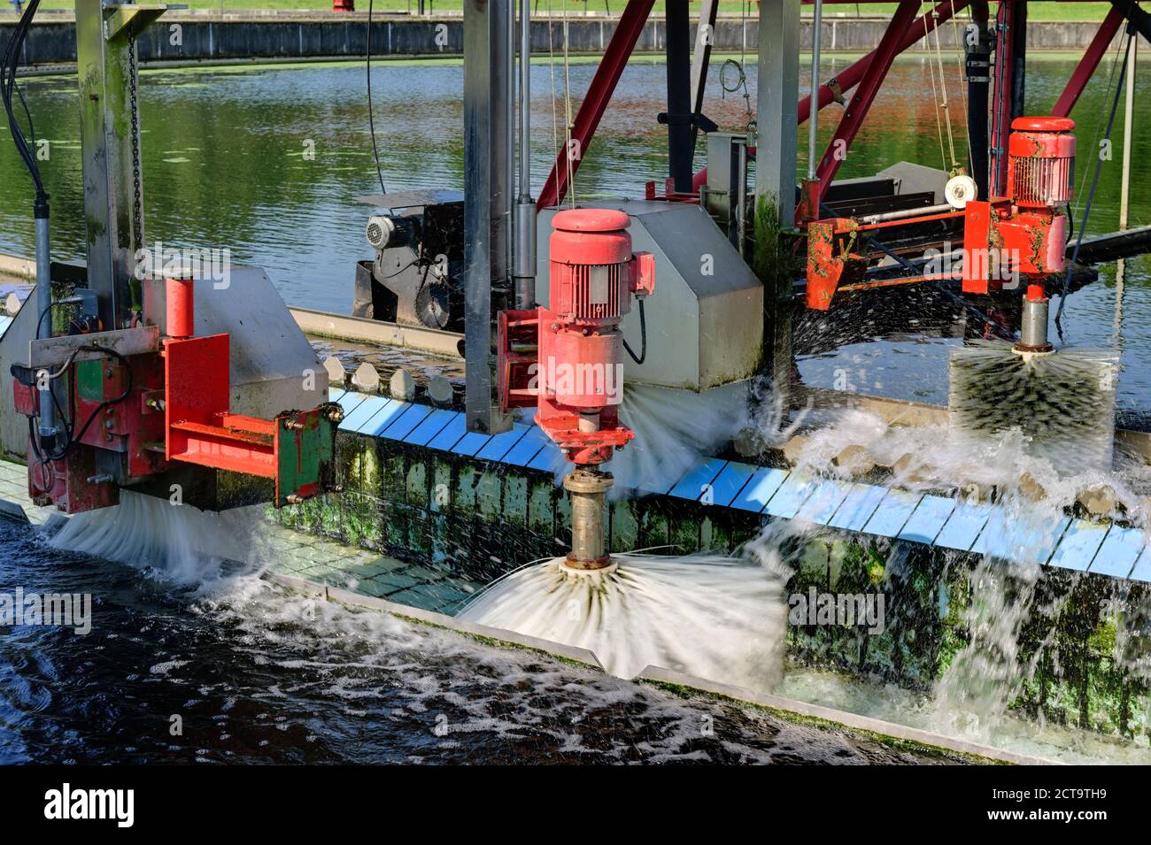Deutschland, Baden-Wurttemberg, Reinigung von Absetzbecken Wasseraufbereitungsanlage Stockfoto