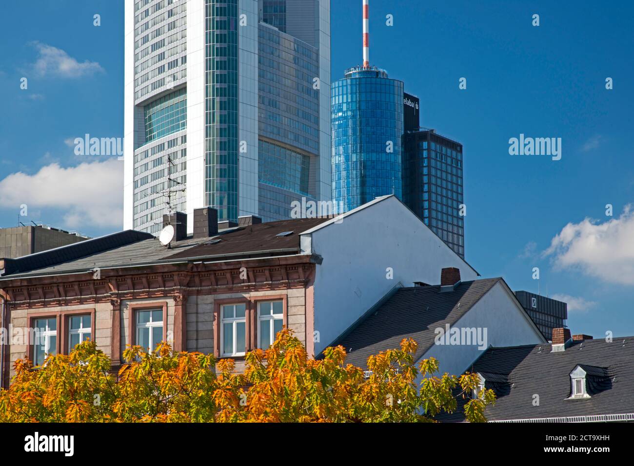 Deutschland, Hessen, Frankfurt Am Main, Wohn-Häuser, hinter Commerzbank-Tower Stockfoto