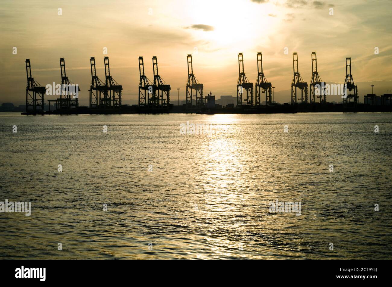 Malaysia, Penang, Port bei Sonnenaufgang Stockfoto