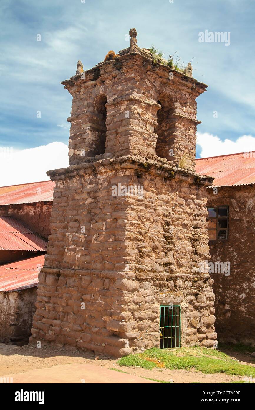 Südamerika, Peru, Puno, Taquile, Alter Turm Stockfoto