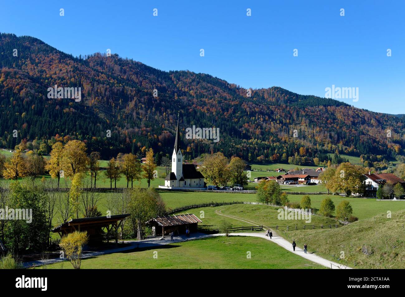 Deutschland, Bayern, Blick auf die Kirche in der Nähe von Markus Wasmeier Museum Stockfoto