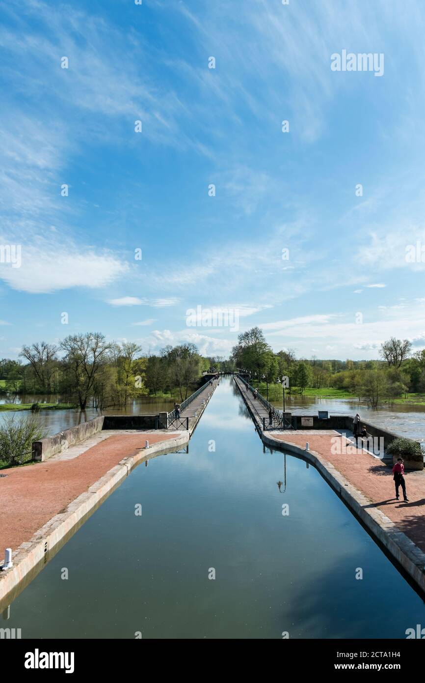 Frankreich, Departement Saone-et-Loire, Digoin, Kanal, Brücke, Fluss Loire, Canal Lateral a la Loire Stockfoto