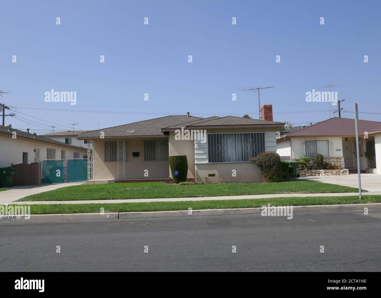 Los Angeles, Kalifornien, USA 21. September EIN allgemeiner Blick auf die Atmosphäre des Ortes, an dem die schwarze Dahlia, die Leiche der Schauspielerin Elizabeth Short, in der 3825 S. Norton Avenue in Los Angeles, Kalifornien, USA gefunden wurde. Foto von Barry King/Alamy Stockfoto Stockfoto