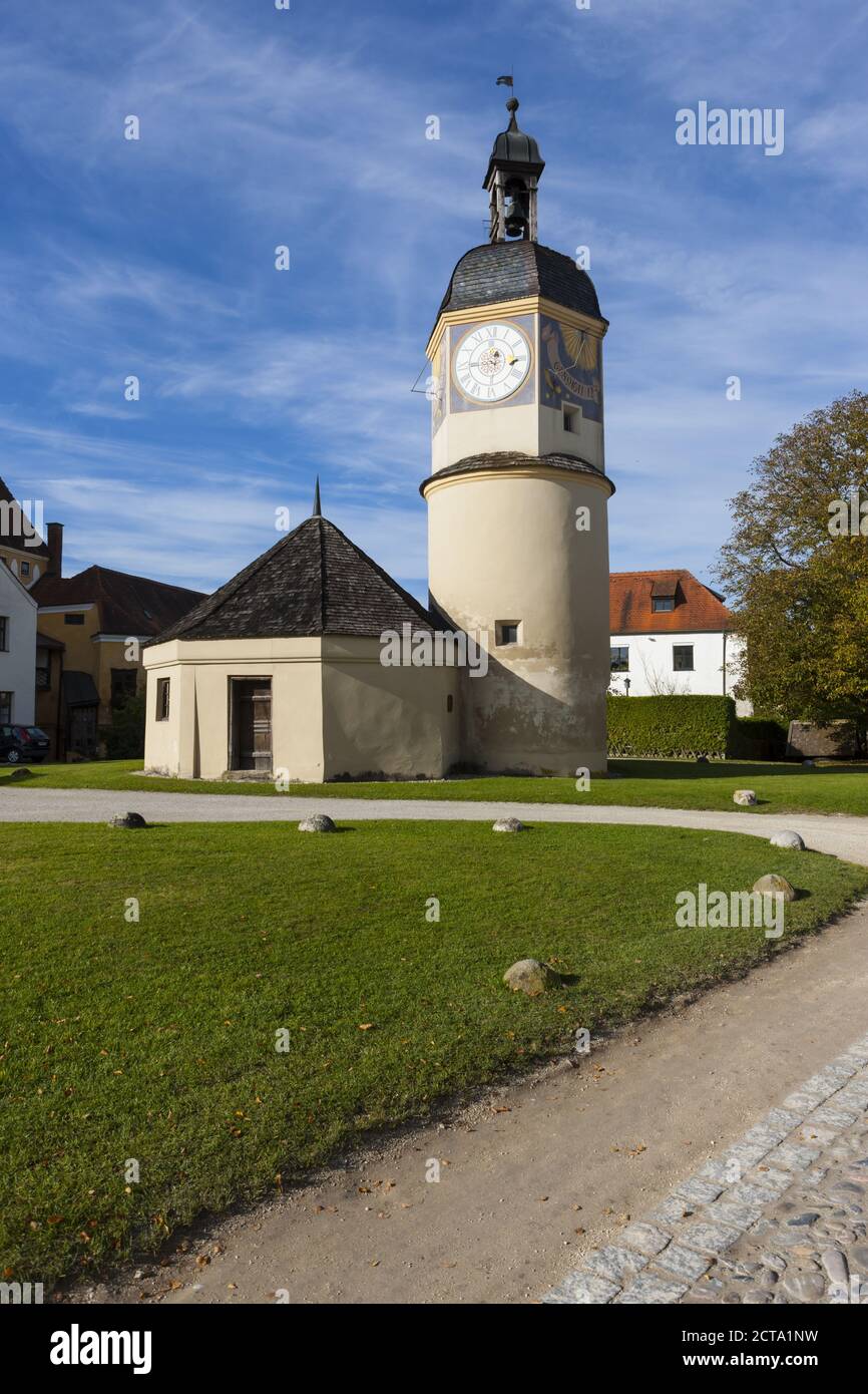 Deutschland, Bayern, Burghausen, Uhrturm und Brunnenhaus Burghausen Burg Stockfoto