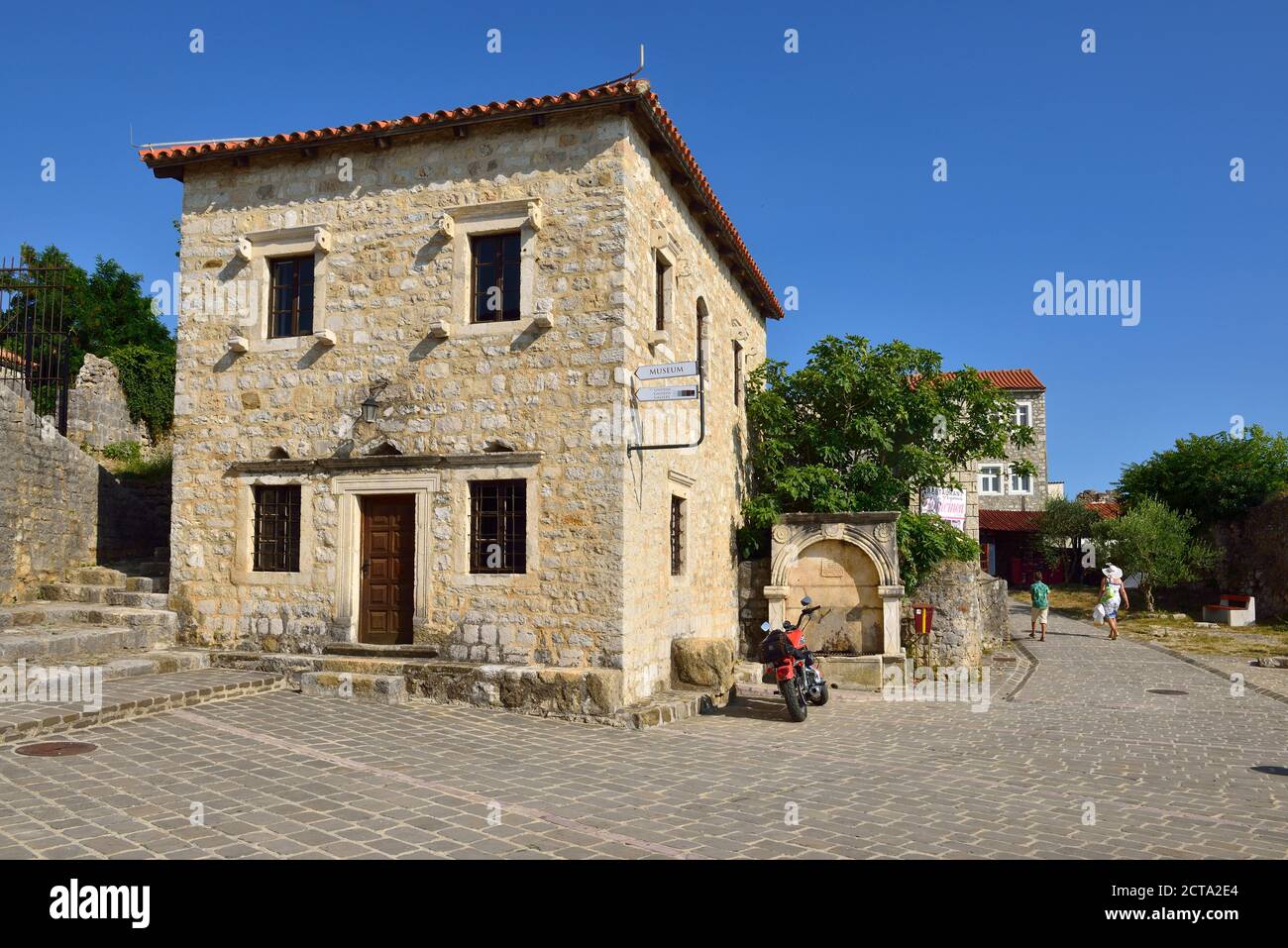 Montenegro, Crna Gora, Platz in der Altstadt von Ulcinj Stockfoto