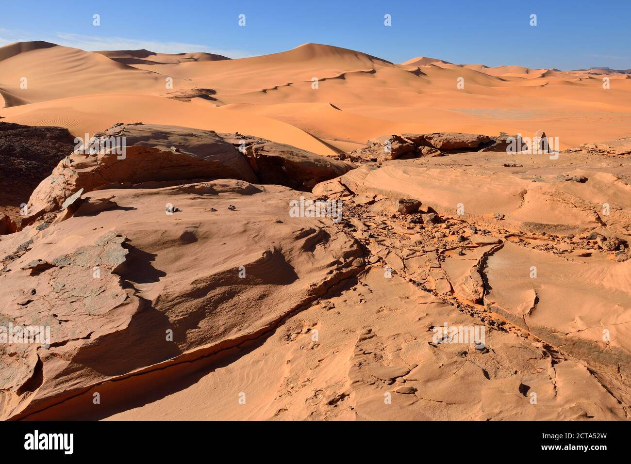 Algerien, Sahara, Tassili n ' Ajjer National Park, Wind-Erosion auf Felsen am Tehak Stockfoto