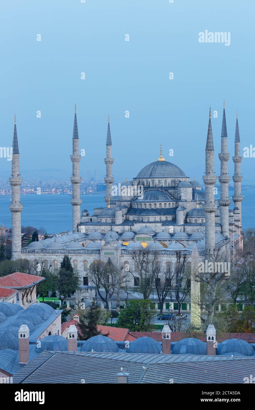 Türkei, Istanbul, blaue Moschee in der Abenddämmerung Stockfoto