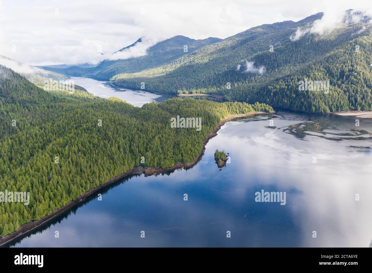 Kanada, British Columbia, Khutzeymateen Provincial Park, Great Bear Rainforest, Luftbild Stockfoto