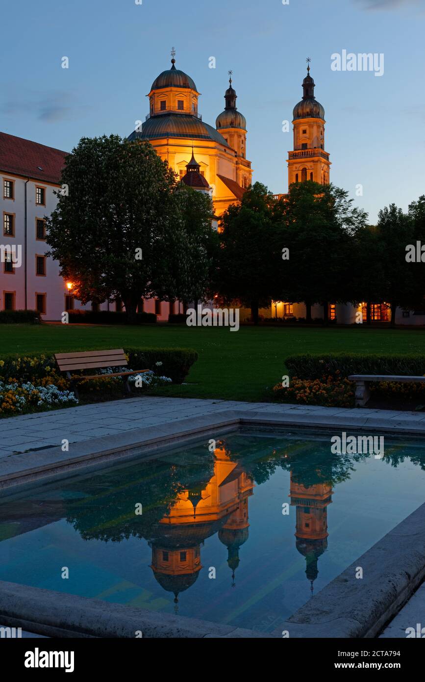 Deutschland, Bayern, Swabia, Allgäu, Kempten, Ansicht von St. Lorenz Basilica am Abend Stockfoto